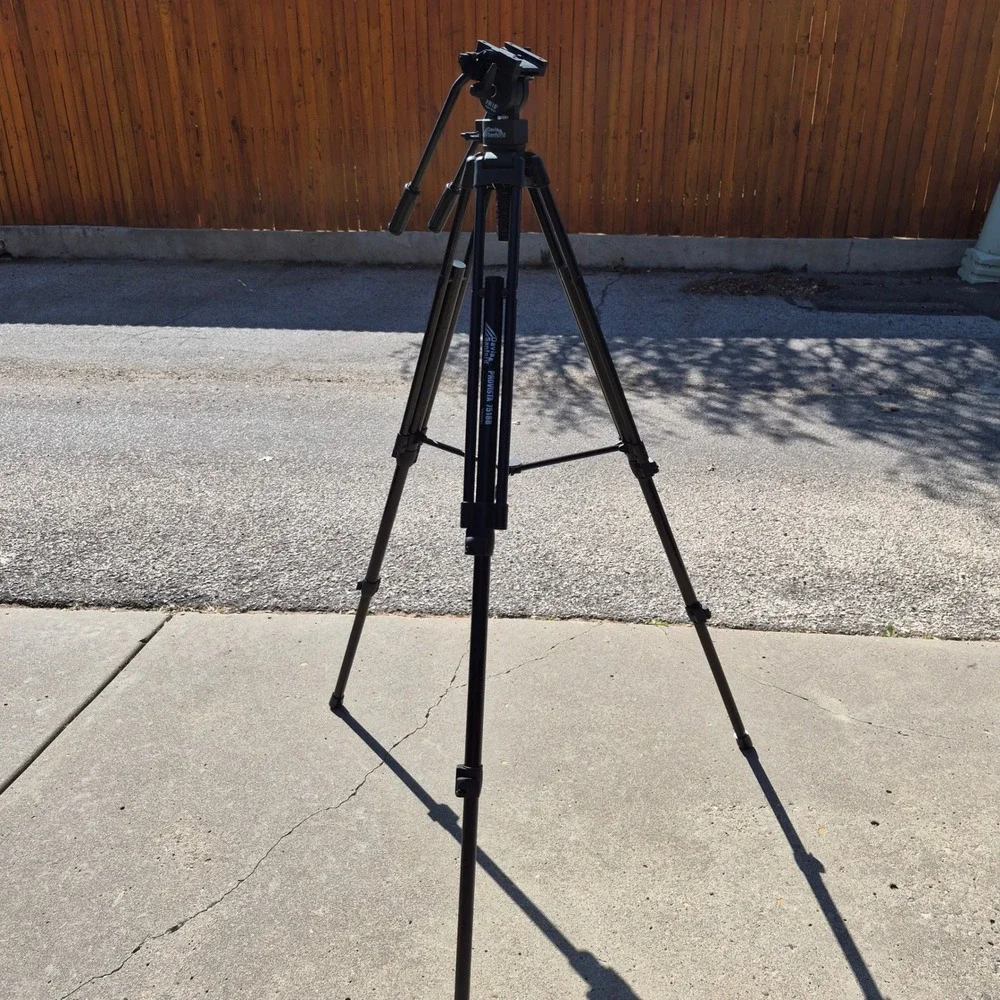 Davis & Sanford Provista 7518B‎ Tripod with FM18 Fluid Head and Carrying Case